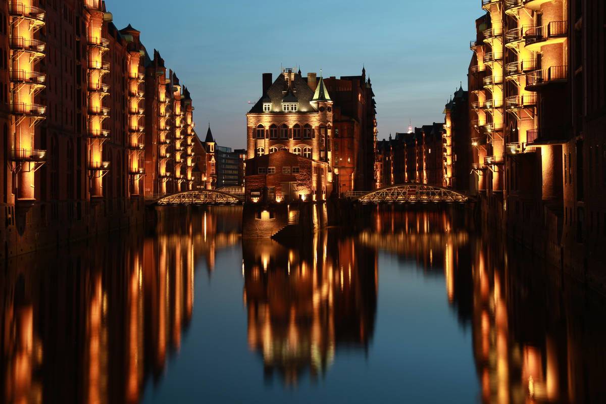 Hamburg Wasserschlösschen in der Speicherstadt © Markus Mainka / AdobeStock