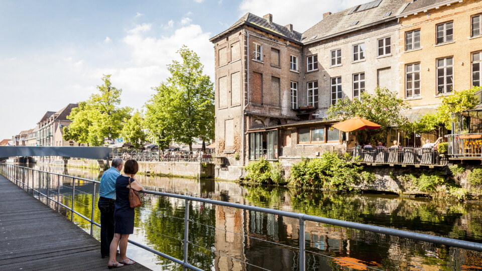 Vom Dijlepfad aus könnt ihr die schönen Gebäude Mechelens bewundern © VisitFlanders/ Visit Mechelen