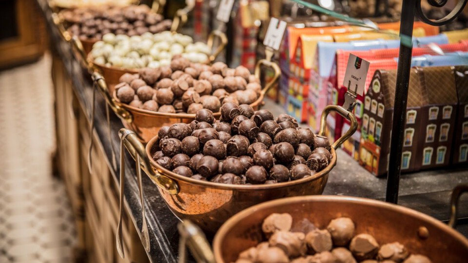 In den Chocolaterien erhalten Brügge-Besucher ausgefallenste Sorten © VisitFlanders/ Pieter D’Hoop
